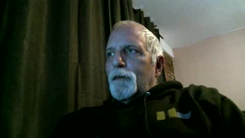 Snapshot of azjohnny chatting on 11-22-25, 07:13 azjohnny online show from 11-22-25, 07:13