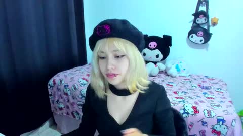 Snapshot of azu_moure chatting on 10-26-25, 01:33 Azu Moure online show from 10-26-25, 01:33