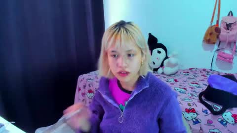 Azu Moure online show from 04-22-26, 08:32