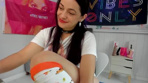 Snapshot of azucenaxxxgp chatting on 10-08-25, 02:14 Azucena R online show from 10-08-25, 02:14