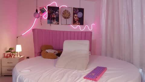 PRINCESS AZUL. online show from 05-16-26, 10:41