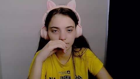 azumi_chan_ online show from 09-09-25, 11:54