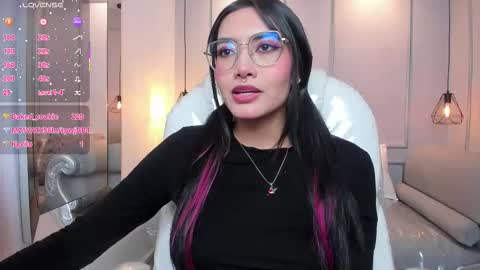 Snapshot of azurakindong chatting on 10-21-25, 07:47 Azura online show from 10-21-25, 07:47