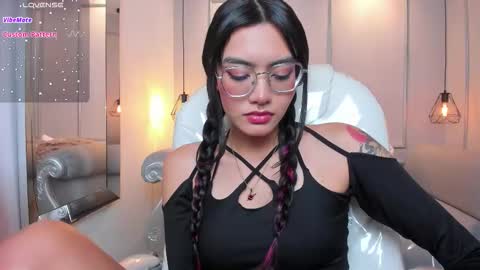 Snapshot of azurakindong chatting on 10-22-25, 08:19 Azura online show from 10-22-25, 08:19