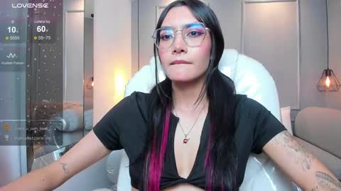 Snapshot of azurakindong chatting on 11-13-25, 08:08 Azura online show from 11-13-25, 08:08