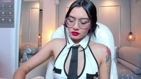 Snapshot of azurakindong chatting on 12-04-25, 07:44 Azura online show from 12-04-25, 07:44