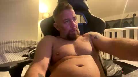 Snapshot of b4dafall44 chatting on 10-31-25, 10:44 b4dafall44 online show from 10-31-25, 10:44