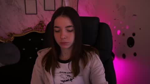Snapshot of babe_dollie chatting on 04-28-26, 06:29 Babe online show from 04-28-26, 06:29