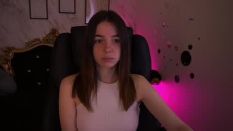 Snapshot of babe_dollie chatting on 05-08-26, 06:19 Babe online show from 05-08-26, 06:19