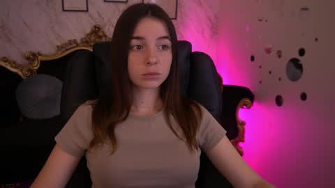 Snapshot of babe_dollie chatting on 06-06-26, 07:46 Babe online show from 06-06-26, 07:46