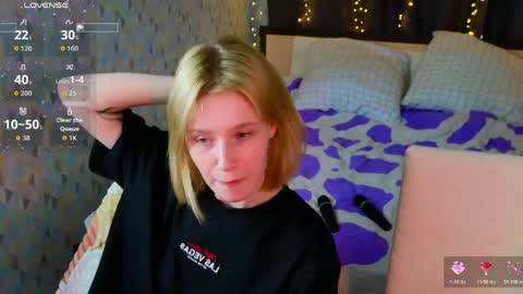 Snapshot of babees_eva chatting on 04-24-26, 01:35 Sweety Eva online show from 04-24-26, 01:35