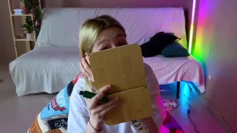 Snapshot of babees_eva chatting on 05-12-26, 04:09 Sweety Eva online show from 05-12-26, 04:09