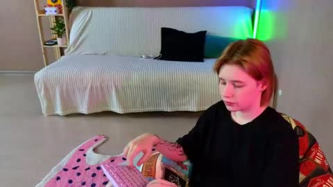 Snapshot of babees_eva chatting on 06-04-26, 10:32 Sweety Eva online show from 06-04-26, 10:32