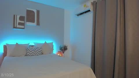 Snapshot of babesexy19_ chatting on 10-08-25, 11:57 itzell online show from 10-08-25, 11:57