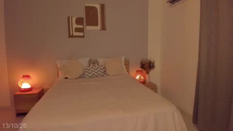 Snapshot of babesexy19_ chatting on 10-14-25, 12:44 itzell online show from 10-14-25, 12:44