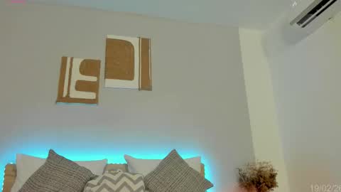 itzell  online show from 02-20-26, 01:24