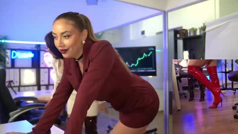 Olivia and Lexi online show from 05-20-26, 07:42