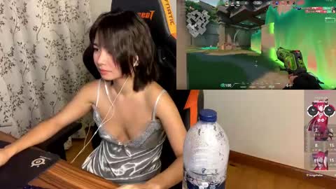 Snapshot of babiej_ chatting on 02-27-25, 05:26 Jialyn online show from 02-27-25, 05:26