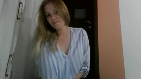 Snapshot of baby_blondee chatting on 02-15-26, 07:43 Baby Blonde online show from 02-15-26, 07:43