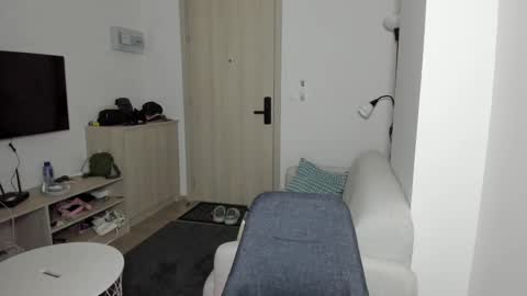 Call me baby  real name Eva   online show from 02-09-25, 12:19