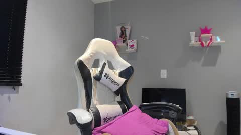 Snapshot of baby_golden chatting on 05-23-26, 11:42 Jhoana Franco online show from 05-23-26, 11:42