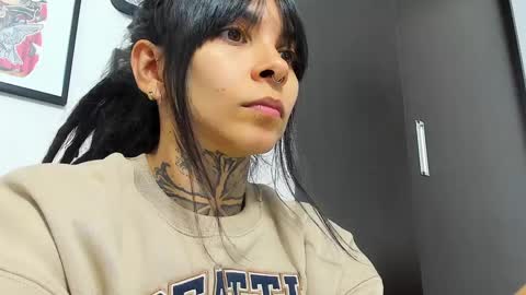 Snapshot of baby_greedy3 chatting on 02-27-25, 08:53 BomBom online show from 02-27-25, 08:53