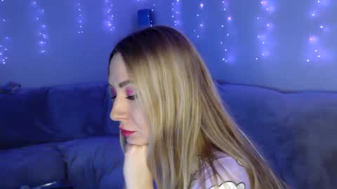 Snapshot of baby_hottye chatting on 02-08-25, 09:25 Diva x  online show from 02-08-25, 09:25