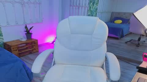 Julieta online show from 05-20-26, 04:18