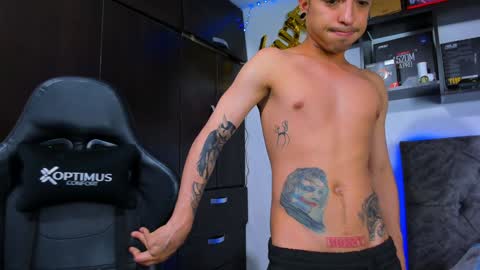 Junior       Independent Model online show from 01-10-25, 08:59