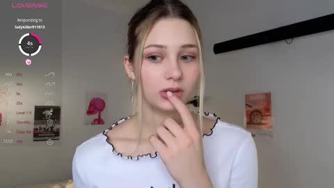 Snapshot of baby_ruth chatting on 10-22-25, 08:30 Ruth online show from 10-22-25, 08:30