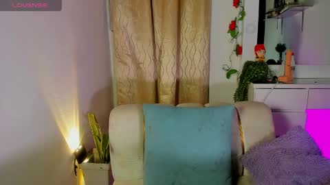 Snapshot of babyandromeda chatting on 05-10-26, 01:11 online show from 05-10-26, 01:11