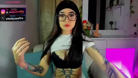 Snapshot of babyandromeda chatting on 05-11-26, 02:06 online show from 05-11-26, 02:06