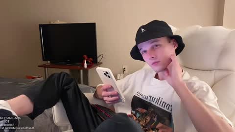 Snapshot of babyfacenorth chatting on 12-05-24, 02:31 Big cock boy online show from 12-05-24, 02:31