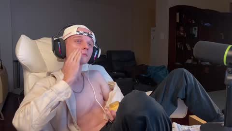 Snapshot of babyfacenorth chatting on 12-13-24, 05:16 Big cock boy online show from 12-13-24, 05:16