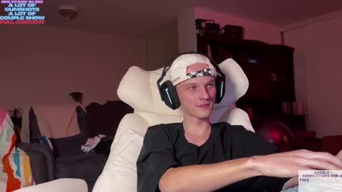 Snapshot of babyfacenorth chatting on 01-18-25, 02:25 Big cock boy online show from 01-18-25, 02:25