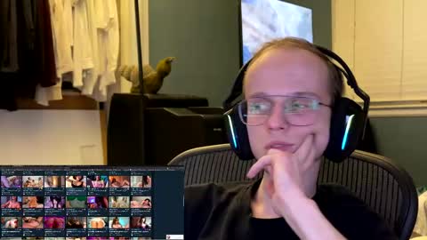 Snapshot of babyfacenorth chatting on 05-30-26, 05:15 Big cock boy online show from 05-30-26, 05:15