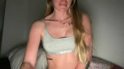 Snapshot of babygirlinlace chatting on 02-10-26, 08:18 Miley King online show from 02-10-26, 08:18