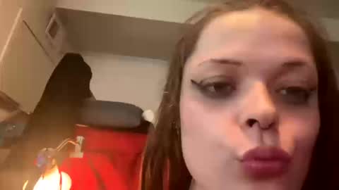 Snapshot of babyjeanscreams chatting on 10-09-25, 11:36 babyjeanscreams online show from 10-09-25, 11:36