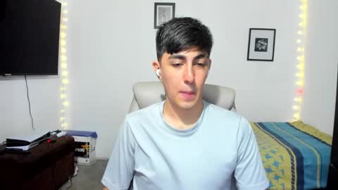 Snapshot of babymaik chatting on 09-15-25, 10:43 babymaik online show from 09-15-25, 10:43