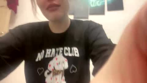 Snapshot of babymeow17 chatting on 11-24-25, 11:21 babymeow17 online show from 11-24-25, 11:21