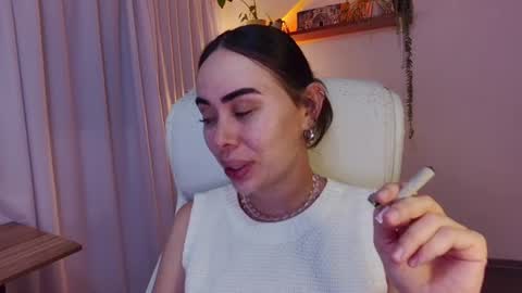Snapshot of babyprincesstalia chatting on 07-23-26, 03:37 Talia online show from 07-23-26, 03:37