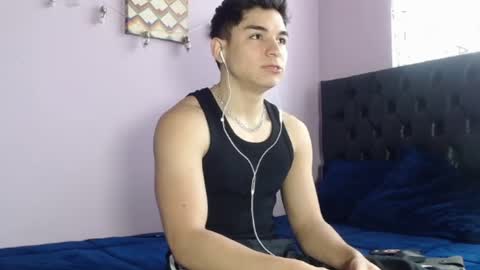 Snapshot of babytwunkz chatting on 10-23-25, 04:50 Hey Im Zayn good to see u here online show from 10-23-25, 04:50