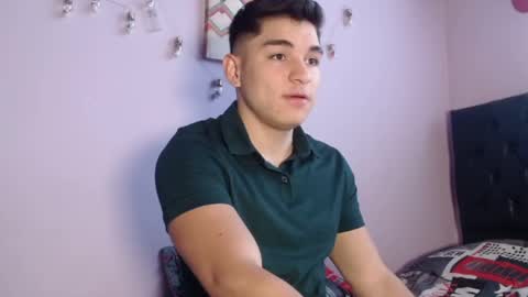 Snapshot of babytwunkz chatting on 12-18-25, 05:30 Hey Im Zayn good to see u here online show from 12-18-25, 05:30