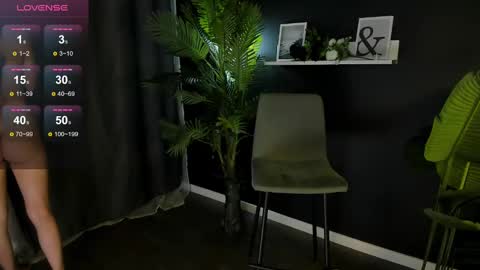 Snapshot of babyyli chatting on 12-14-24, 07:36 Chloe online show from 12-14-24, 07:36