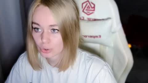 Snapshot of bad_girl009 chatting on 10-26-25, 01:22 Lin online show from 10-26-25, 01:22