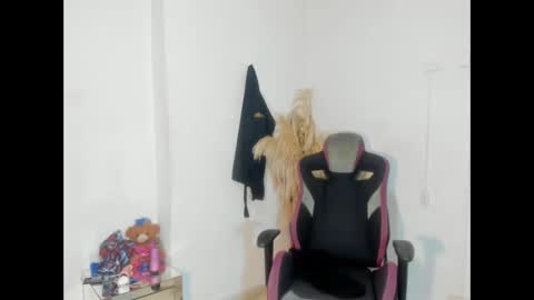 Snapshot of bad_girl_deluxe chatting on 11-01-25, 05:04 bad_girl_deluxe online show from 11-01-25, 05:04