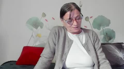 Snapshot of badgg chatting on 10-06-25, 09:07 Gina online show from 10-06-25, 09:07