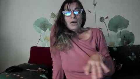 Snapshot of badgg chatting on 11-25-25, 02:06 Gina online show from 11-25-25, 02:06