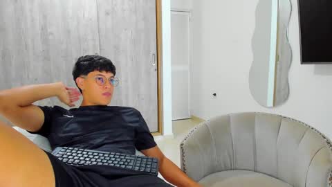 Snapshot of badgyal_ chatting on 12-04-24, 07:17 Beck and Rick online show from 12-04-24, 07:17