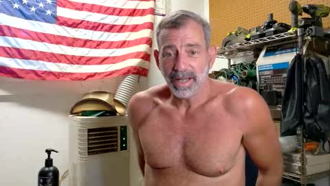 Snapshot of badnightwolf chatting on 06-10-26, 12:04 Silver online show from 06-10-26, 12:04
